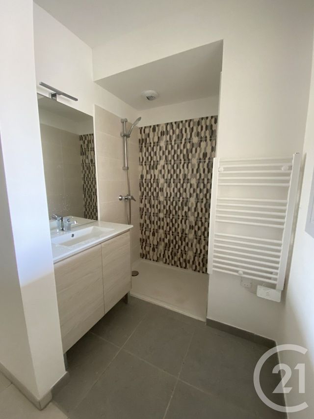 Appartement T3 à vendre - 3 pièces - 70.1 m2 - CLERMONT L HERAULT - 34 - LANGUEDOC-ROUSSILLON - Century 21 Agi Immobilier