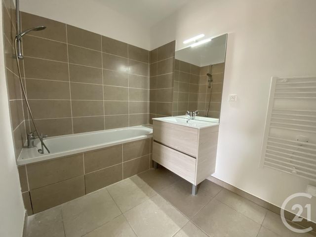 Appartement T3 à vendre - 3 pièces - 67.8 m2 - CLERMONT L HERAULT - 34 - LANGUEDOC-ROUSSILLON - Century 21 Agi Immobilier