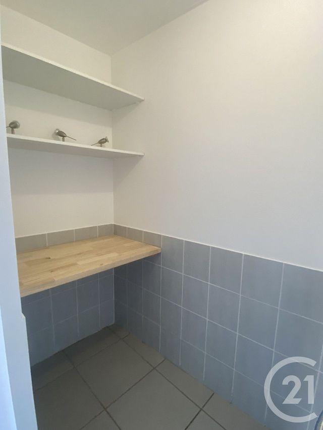 Appartement Local à louer - 1 pièce - 25.0 m2 - CLERMONT L HERAULT - 34 - LANGUEDOC-ROUSSILLON - Century 21 Agi Immobilier