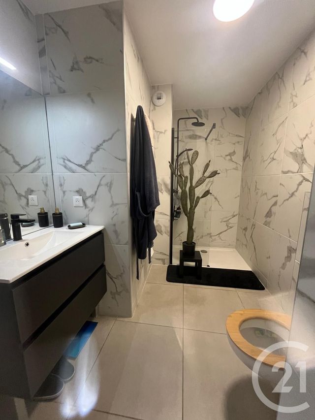 Afficher la photo en grand Appartement T2 à vendre - 2 pièces - 40.0 m2 - CLERMONT L HERAULT - 34 - LANGUEDOC-ROUSSILLON - Century 21 Agi Immobilier