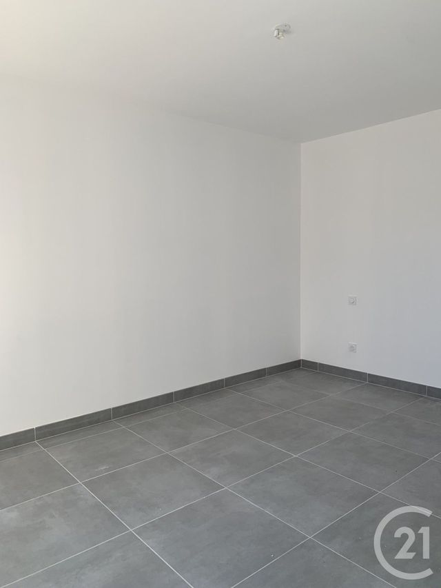 Appartement F4 à louer - 4 pièces - 80.95 m2 - LE POUGET - 34 - LANGUEDOC-ROUSSILLON - Century 21 Agi Immobilier