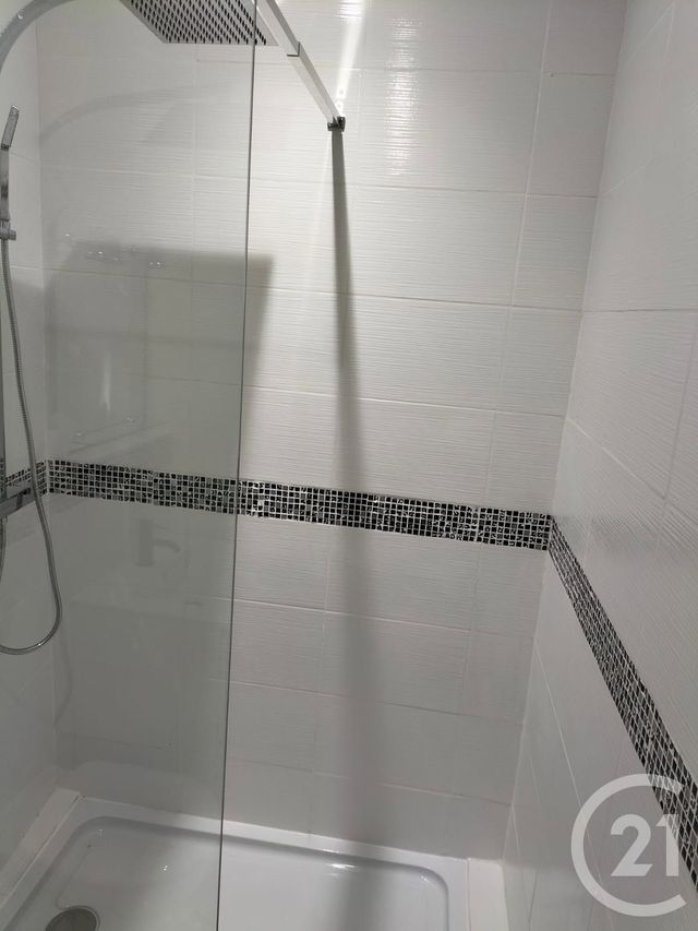 Afficher la photo en grand Appartement à vendre - 2 pièces - 23.4 m2 - CLERMONT L HERAULT - 34 - LANGUEDOC-ROUSSILLON - Century 21 Agi Immobilier