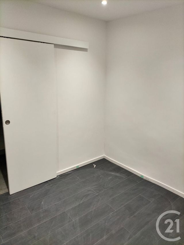 Afficher la photo en grand Appartement à vendre - 2 pièces - 23.4 m2 - CLERMONT L HERAULT - 34 - LANGUEDOC-ROUSSILLON - Century 21 Agi Immobilier