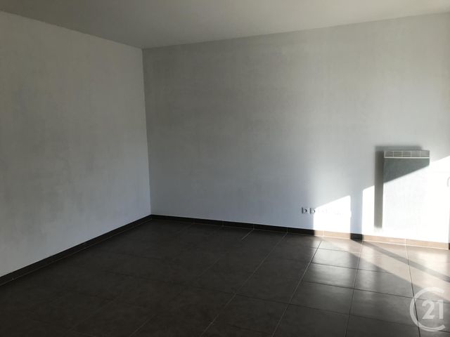 Afficher la photo en grand maison à louer - 2 pièces - 42.0 m2 - CLERMONT L HERAULT - 34 - LANGUEDOC-ROUSSILLON - Century 21 Agi Immobilier