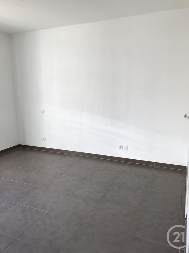 Afficher la photo en grand maison à louer - 2 pièces - 42.0 m2 - CLERMONT L HERAULT - 34 - LANGUEDOC-ROUSSILLON - Century 21 Agi Immobilier
