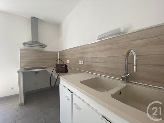 Appartement F3 à louer - 3 pièces - 40.0 m2 - BEDARIEUX - 34 - LANGUEDOC-ROUSSILLON - Century 21 Agi Immobilier
